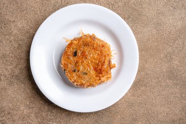 Perkedel Kentang, patates kroketi ve haşlanmış patates ya da diğer nişasta, daha sonra patatesleri sarımsak, tuz ve biberle ezer..