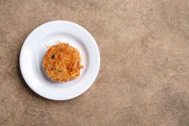 Perkedel Kentang, patates kroketi ve haşlanmış patates ya da diğer nişasta, daha sonra patatesleri sarımsak, tuz ve biberle ezer..