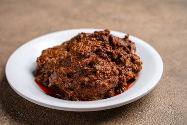 Beef Rendang, Endonezya 'nın Batı Sumatra kentindeki Minangkabau bölgesinden gelen bir Minang yemeğidir..