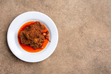 Beef Rendang, Endonezya 'nın Batı Sumatra kentindeki Minangkabau bölgesinden gelen bir Minang yemeğidir..