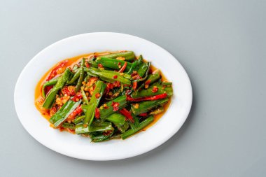 tumis genjer ya da oseng genjer Endonezya geleneksel gıdasıdır..