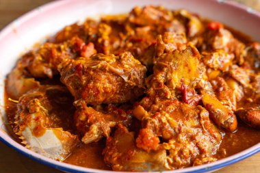 Bebek Yengeç soslu padang (Endonezya Kepiting Saus Padang). Acılı ve baharatlı Padang soslu yengeç.. 