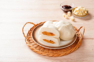 Baozi ya da Çin Buharlı Çöreği Çin mutfağında mayalanmış çöreğin bir türüdür.. 