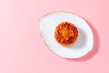 Ay çöreği geleneksel olarak sonbahar ortası festivalinde yenen bir Çin pastanesidir..