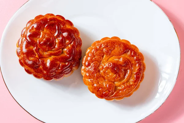 Ay çöreği geleneksel olarak sonbahar ortası festivalinde yenen bir Çin pastanesidir..