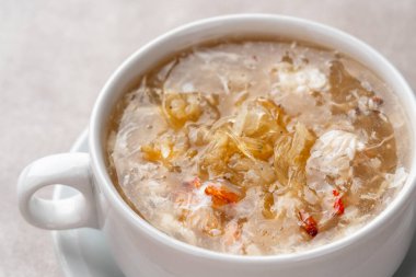 Köpekbalığı yüzgeci çorbası (Endonezya: Sirip Ikan Hiu) Çin mutfağında genellikle düğün ve ziyafet gibi özel günlerde servis edilen popüler bir çorbadır..