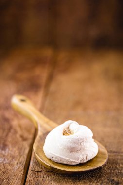 Brezilya 'nın tipik ev yapımı bisküvisi. Dayak yemiş beyaz ve şekerden yapılmış. Fast food