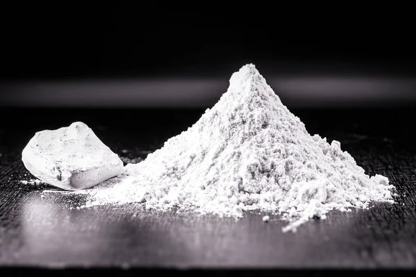 Kaolin Bir Inorganik Anayasa Mineralidir Kimyasal Olarak Hareketsizdir Mevduatlardan Çıkarılır — Stok fotoğraf