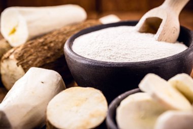 Manyok, manyok, manyok, manyok, manyok, manyok, manyok, manyok, manyok, manyok, mantar, mantar, mantar, mantar, mantar, mantar, mantar, mantar, manyok.