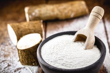 Cassava unundan el yapımı kil çömlek, Brezilya manyok, polvilho, cassava nişastası, carim veya sakız, cassava nişastası, manyok, castelinha veya uaipi, maniva