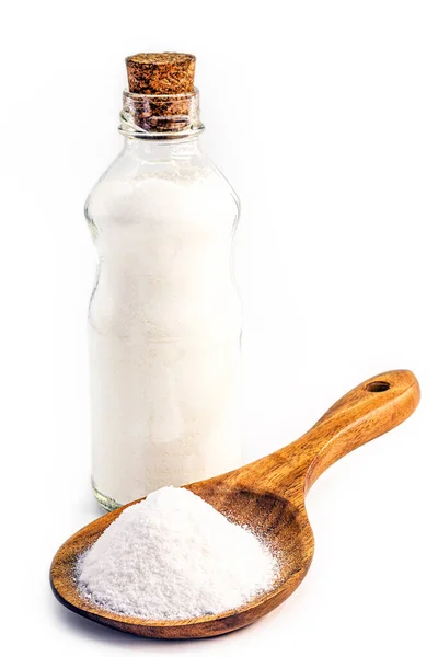 白い背景に重曹入りの小瓶とスプーン — ストック写真