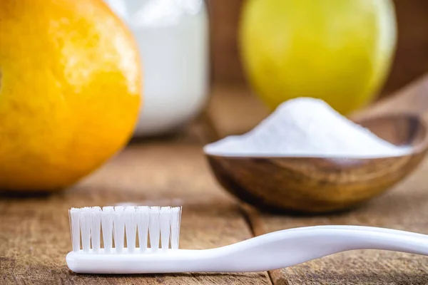 Cepillo Dientes Con Vidrio Con Bicarbonato Sodio Cítricos Como Limón — Foto de Stock