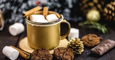 Şekerli sıcak çikolata, tipik bir Noel ve bayram içeceği.