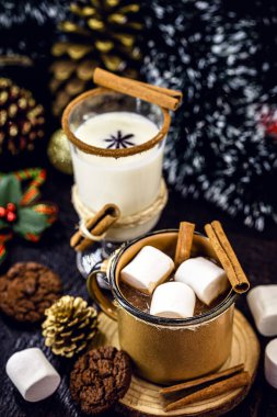 Şekerli sıcak çikolata, tipik bir Noel ve bayram içeceği.