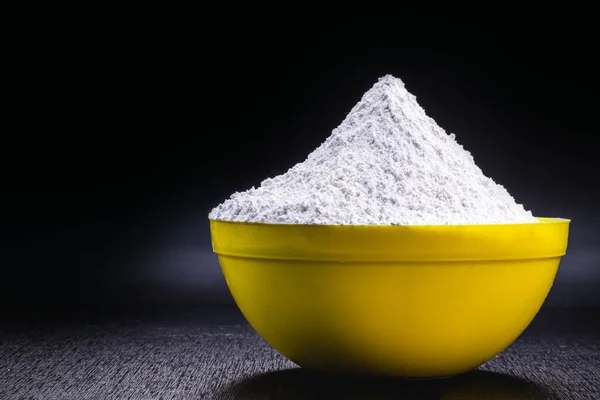 메이드 Yeast 알루미늄 황산염과 나트륨 케이크 반죽에 자라게 첨가물이다 — 스톡 사진