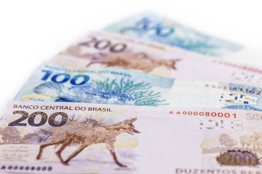 100 'lük banknotlar ve 200 reais, Brezilya' dan gelen para. Brezilya ekonomisi kavramı, ekonomik büyüme