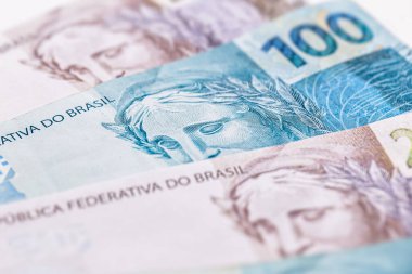 Yüz iki yüz reais banknot, Brezilya 'dan para. Brezilya 'daki ekonomik kriz kavramı, basılı para ve enflasyon