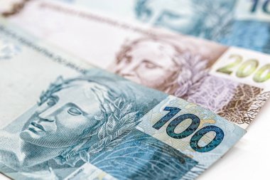 Yüz iki yüz reais banknot, Brezilya 'dan para. Brezilya 'daki ekonomik kriz kavramı, basılı para ve enflasyon
