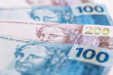 Yüz iki yüz reais banknot, Brezilya 'dan para. Brezilya 'daki ekonomik kriz kavramı, basılı para ve enflasyon