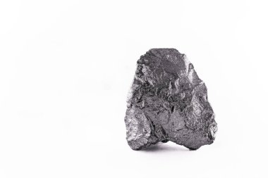 İzole edilmiş beyaz arka planda kobalt taşı. İnşaat ve tıpta kullanılan sanayi cevheri.