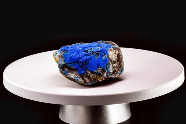 石の上にコバルトブルーの顔料 染料として世界中で使用されています 電子スケールでの鉱石 — ストック写真
