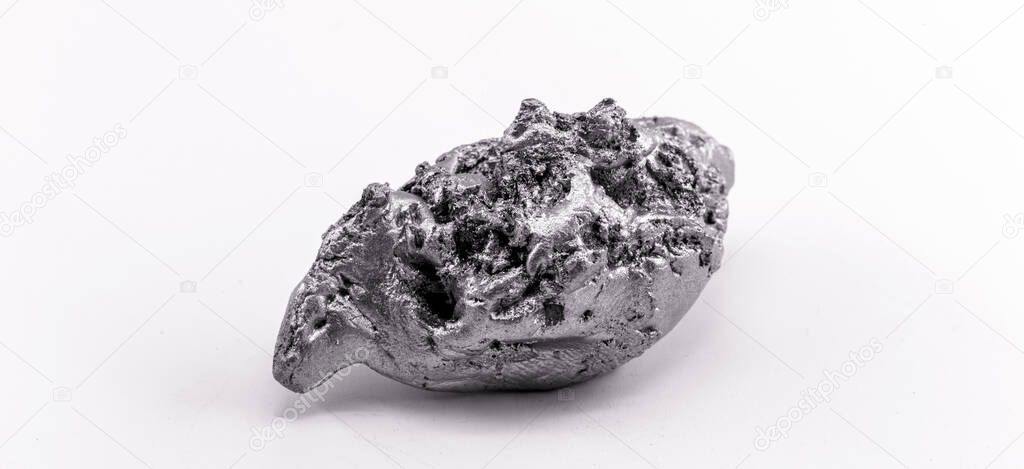 Nickel is a chemical element, resulting from the combination of arsenic, antimony or sulfur.