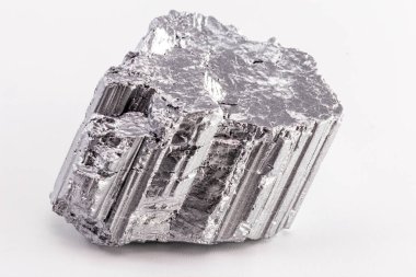 Nadir toprak grubunun bir parçası olan neodymium taşı teknoloji endüstrisinde kullanılan dünyanın en güçlü manyetik cevheri.