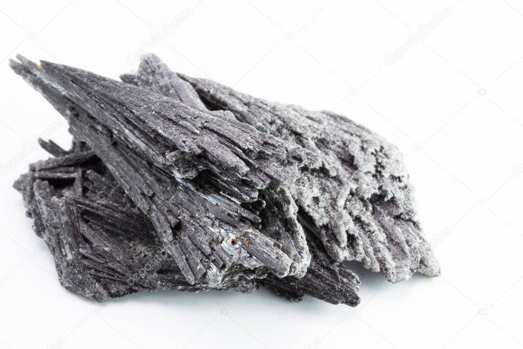 kyanite, distenium or crude gray kyanite, esoteric stone, typical of Brazil. It is used in refractory and ceramic products, including porcelain.