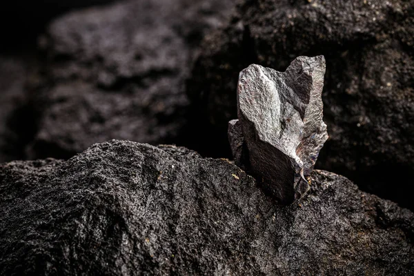 Mina De Diamante Com Pedras Em Bruto E Cortadas Conceito De