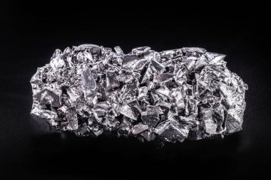 Titanyum metal alaşımı, endüstride kullanılır, titanyum metal alaşımlarına değer katan bir geçiş metalidir çünkü hafif ve dayanıklıdır.