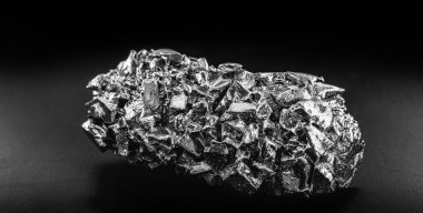 Titanyum metal alaşımı, hafif ve dayanıklı endüstriyel metal endüstride kullanılır..