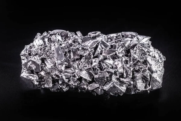 業界で使用されているチタン金属合金は 軽量で耐性があるため 金属合金に価値を付加する遷移金属です — ストック写真