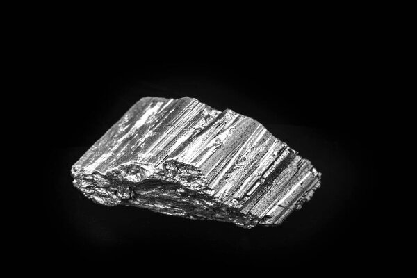 Эрбий - химический элемент с символом Эр, входящий в группу редкоземельных металлов, металлических добавок или нейтронных поглотителей