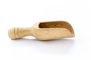 Ölçmek için tahta kaşık, ölçüm kaşığı, eski tahta kürek, mutfak gereçleri izole edilmiş beyaz arka plan.