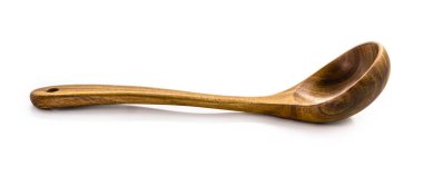 Kırsal ahşap kaşık, izole edilmiş beyaz arka planda mutfak aletleri.
