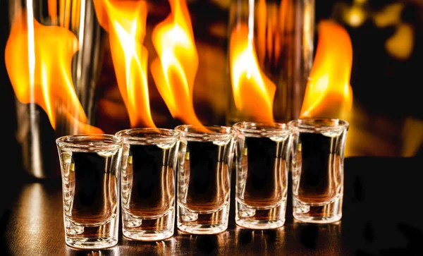 Tequila Flamejante Bebida Mexicana Servida Com Fogo Bebida Incandescente — Fotografia de Stock