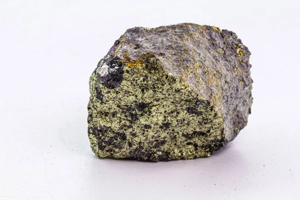 Kalkupfererz Ist Das Häufigste Kupfermineral Der Natur Gehört Zur Sulfidgruppe — Stockfoto