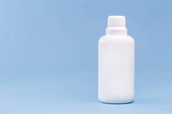 Frasco Plástico Para Peróxido Hidrógeno Fondo Azul Concepto Medicina Con — Foto de Stock