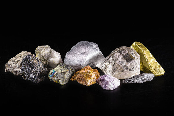 gold, silver, rough diamonds, bauxite, pyrolusite, galena, pyrite, chromite, lepidolite, chalcopyrite. Collection of stones extracted in Brazil, mineralogy, Brazilian mineral wealth