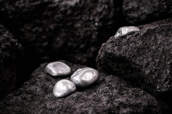 Silbersteine Bergwerk Mineralgewinnungskonzept — Stockfoto