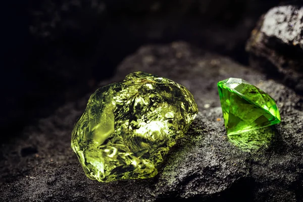 Diamante Verde Bruto Diamante Corte Verde Mina Carvão Conceito Mineração — Fotografia de Stock