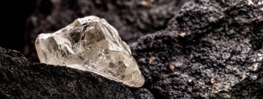 Kuvars mücevheri, yarı değerli mücevher, mücevher kaçış konsepti.