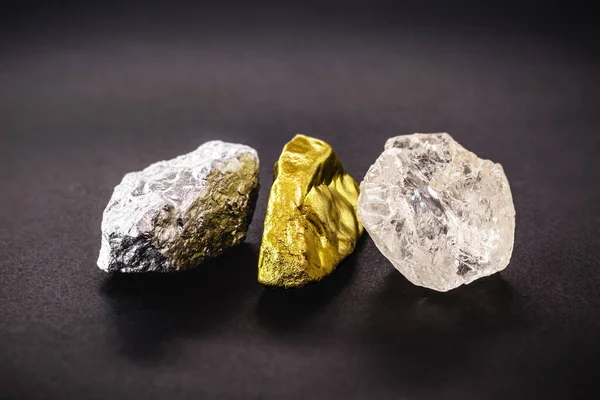 Ακατέργαστη Πέτρα Διαμάντι Τραχιά Ψήγματα Χρυσού Και Αργύρου Έννοια Των — Φωτογραφία Αρχείου