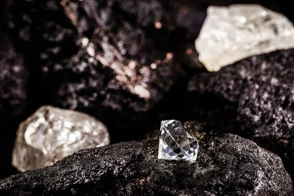 Mina Diamantes Con Piedras Ásperas Cortadas Concepto Minería Diamantes — Foto de Stock