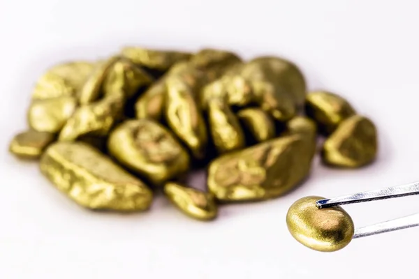 Nuggets De Mina De Ouro. Objeto De Mineração De Minério Precioso