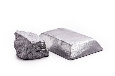 Endüstride kullanılan değerli bir kimyasal element olan cevheri cevherle kaplı platin levha, değerli bir mücevher olarak kullanılıyor..