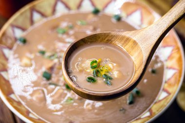 Brezilya fasulye çorbası, tipik sebze ve et çorbası.