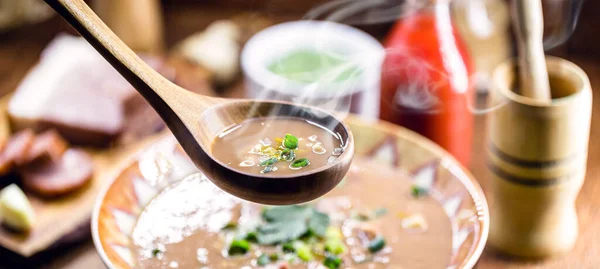 Concha Madeira Com Creme Feijão Carne Com Calor Vapor Comida — Fotografia de Stock