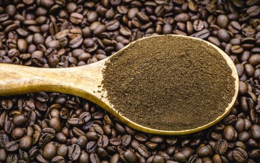 Brezilya yapımı, ihracat tipi kahve tozu içeren kaşık.