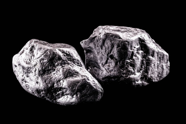 Алюминий является химическим элементом. Алюминиевый камень для промышленного использования. Серебряная.